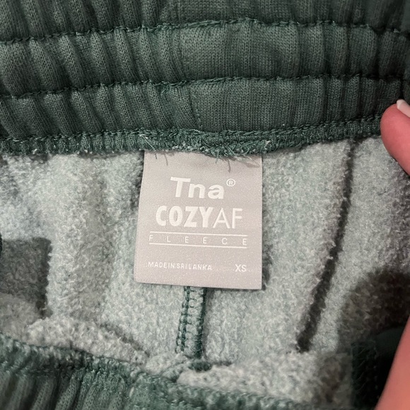 Aritzia TNA Cozy AF Sweatshorts, size XS, green colour. - Picture 2 of 3
